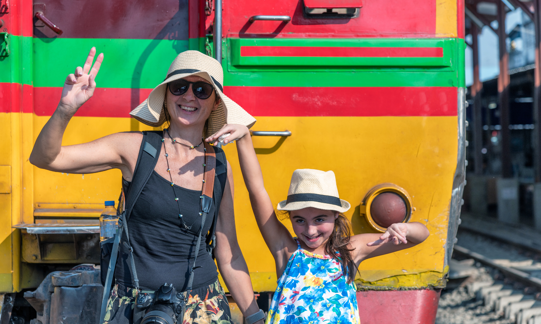 鉄道市場として有名な「メークロン線路市場」到着・自由散策